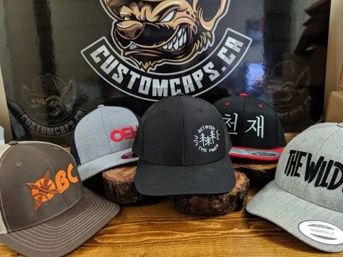 Busy morning here doing a few of the low run jobs that came in this week. #customcaps #embroidery #embroideredhats #lids flexfit yupoong_basics richardsonsports